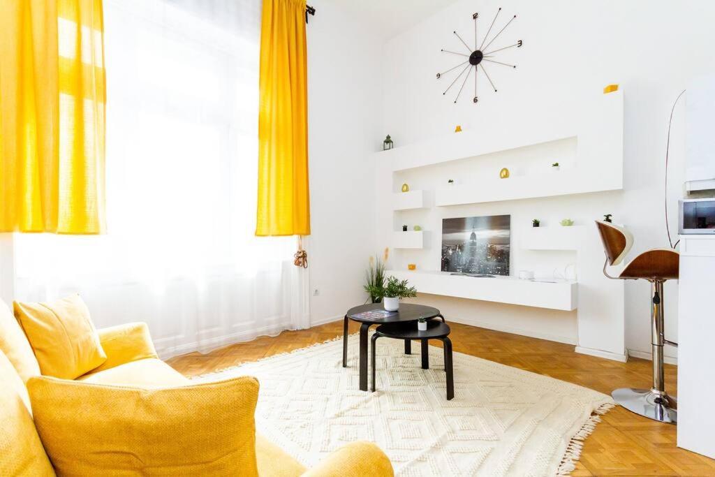 Bright Design Riverside Studio By Nw Budapest Esterno foto