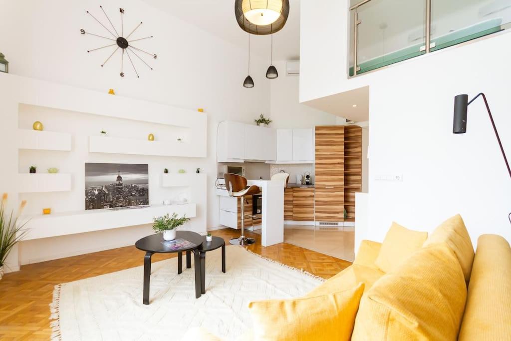 Bright Design Riverside Studio By Nw Budapest Esterno foto
