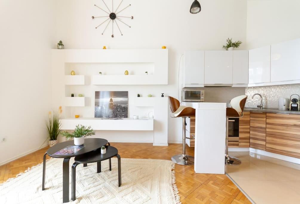 Bright Design Riverside Studio By Nw Budapest Esterno foto